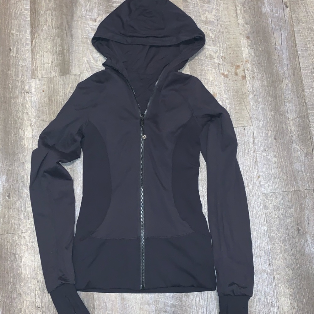 Lululemon jacket size 6
